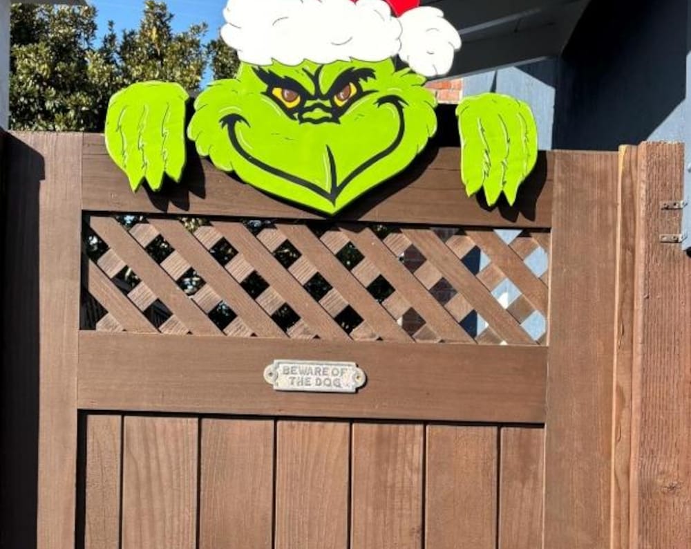 Christmas grinch Wood fence / bush decor